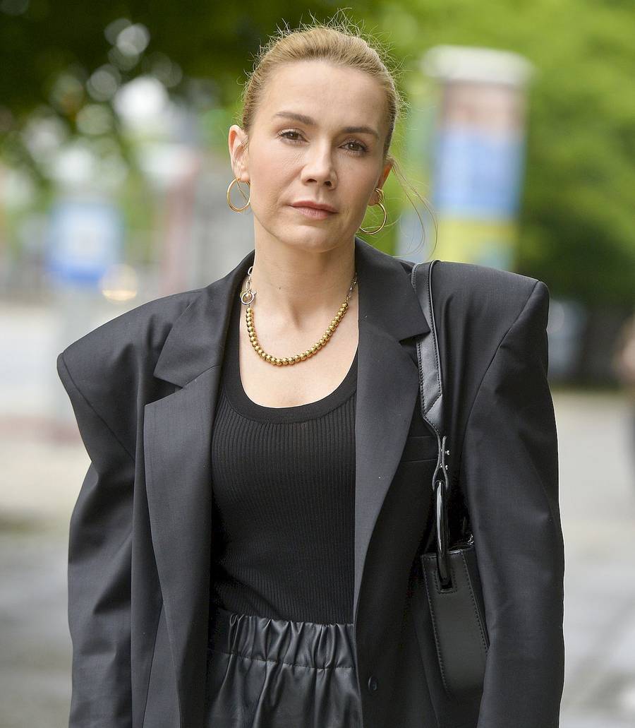 Gwiazdy DD TVN: Olga Bołądź pokazała zgrabne nogi, aktorka w ciekawym obuwiu (ZDJĘCIA)