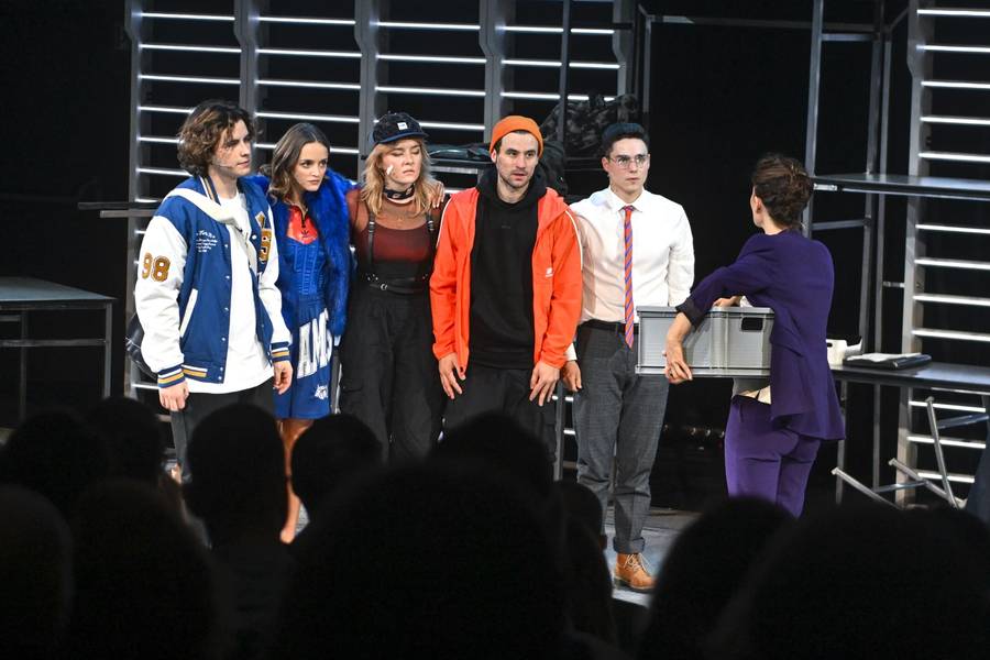 Premiera sztuki “Klub Niepokornych”. Sylwia Bomba i Collins błyszczą na ściance, Beata Tadla z mężem….