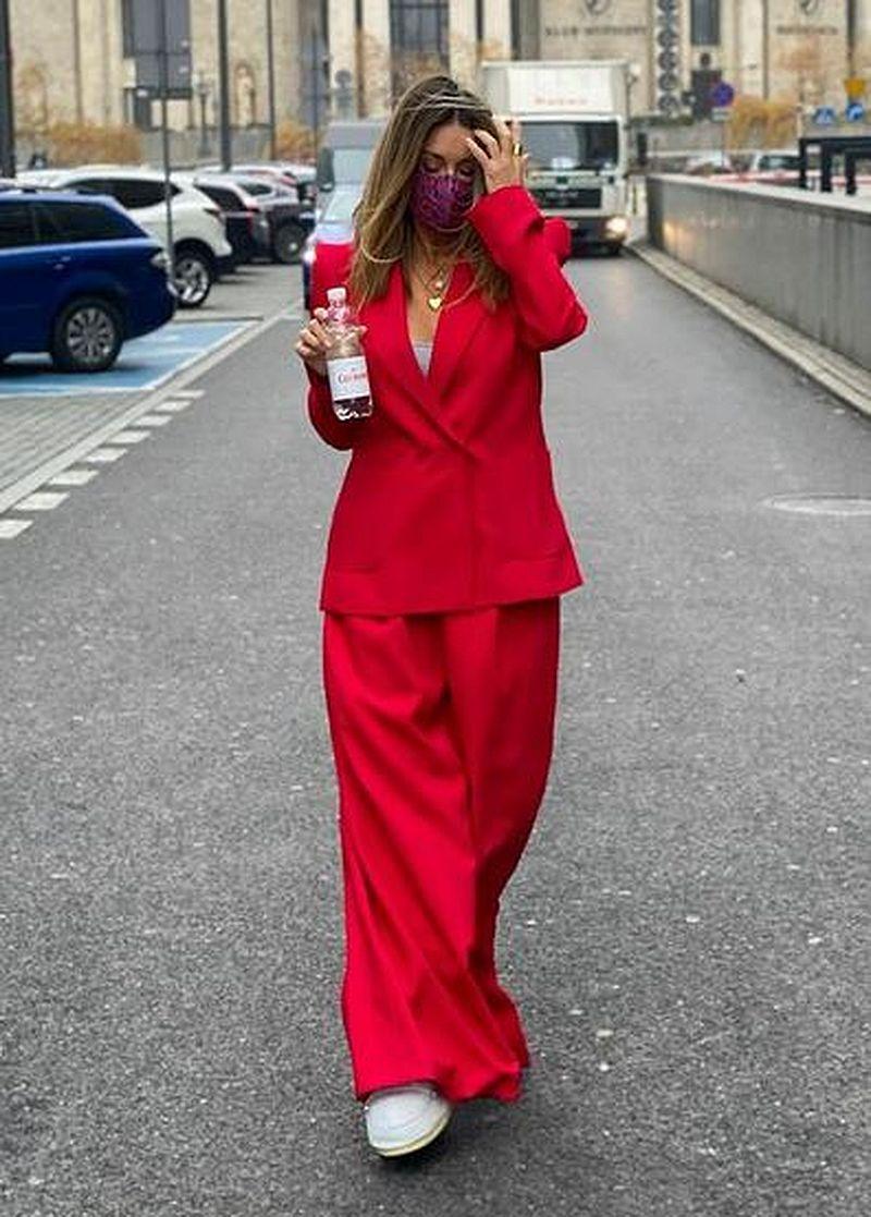 Małgorzata Rozenek w czerwonym garniturze