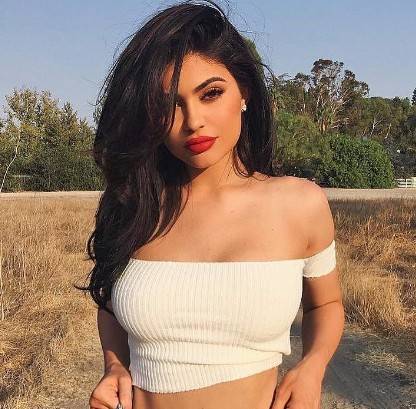 Jest pierwsze zdjęcie ciężarnej Kylie Jenner! Jak maskuje brzuszek?