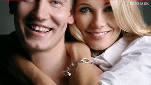 Piłkarz chroni swe klejnoty przed słońcem (FOTO)