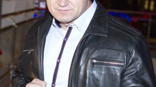 Pudzianowski grozi imigrantom kijem baseballowym!