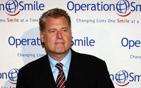 Papa Joe sprzedaje córki dla ich dobra