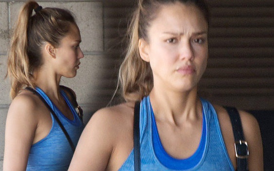 36-letnia Jessika Alba ma już duży ciążowy brzuszek! (ZDJĘCIA)