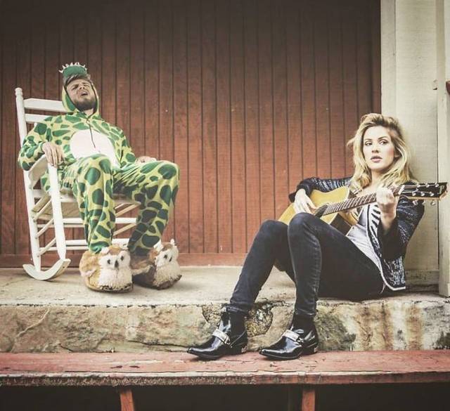 Jak zaprzyjaźnić się z gwiazdami? Wstawić siebie do ich fotek