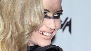 Ke$ha wypiła swój MOCZ!