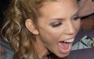 Annallyne McCord w bikini