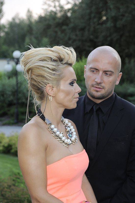 Doda prezentuje swój seksowny dekolt