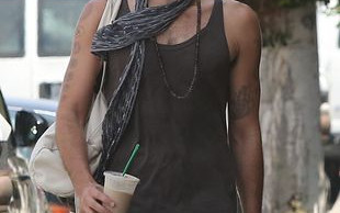 Dla niego buty mogłyby nie istnieć (FOTO)