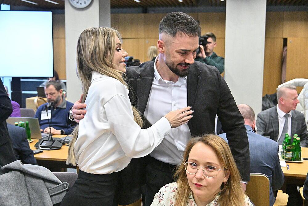 Doda w objęciach najprzystojniejszego posła, fot KAPiF