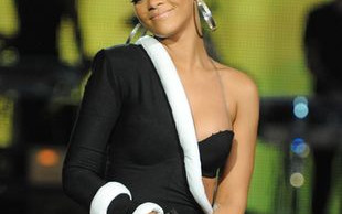 Urodziny Rihanny: miniaturowa striptizerka (VIDEO)