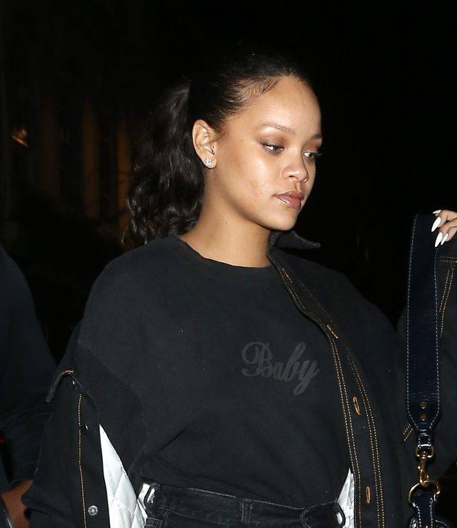 Rihanna z chłopakiem na randce. Jak się ubrała?