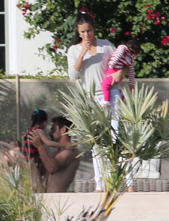 Adriana Lima z córeczkami i mężem