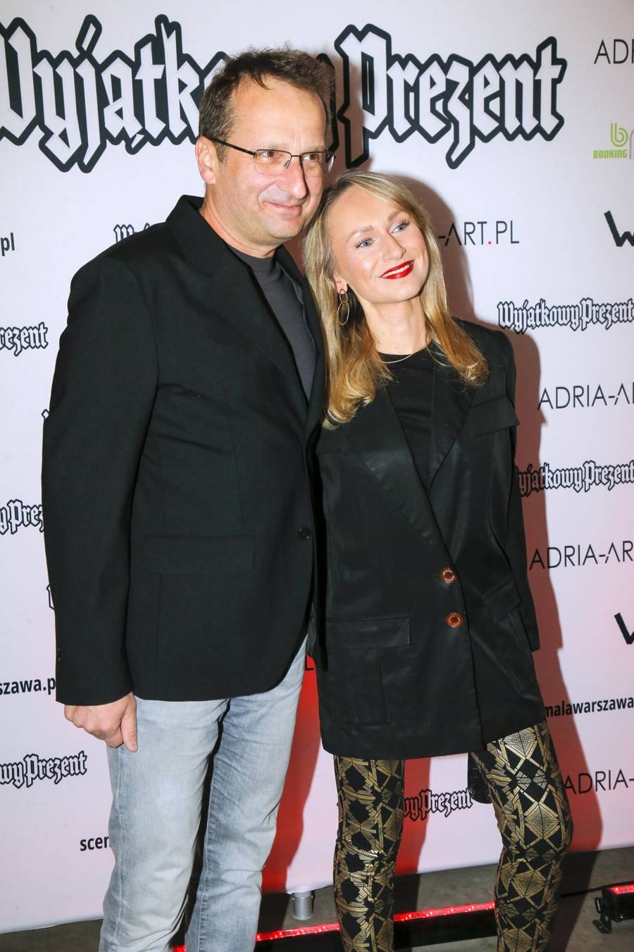 Urocze ujęcia na premierze spektaklu. Zakochani Kamila Kamińska i Michał Meyer, Robert Górski z żoną (FOTO)