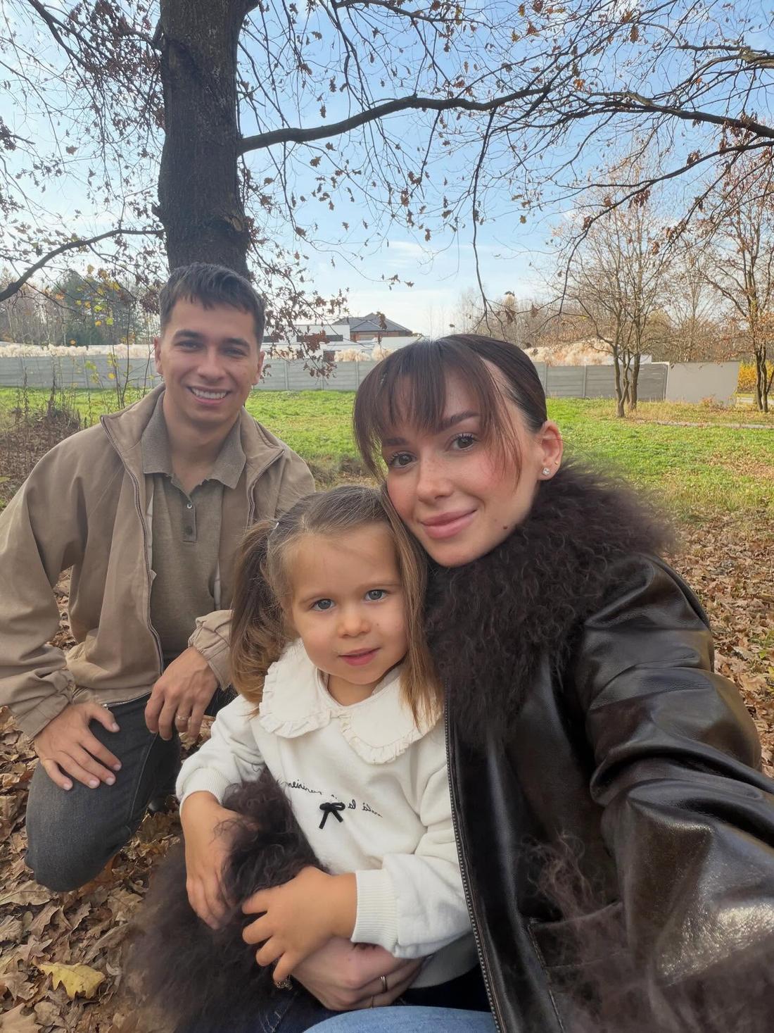 Wersow i Friz pokazują córkę internautów, fot. Instagram