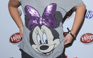 Pożyczyła bluzkę od córeczki? (FOTO)