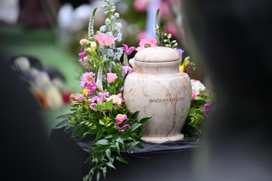 Tak wygląda grób Bożeny Dykiel. Postąpiono wbrew woli rodziny , fot. KAPiF/ AKPA