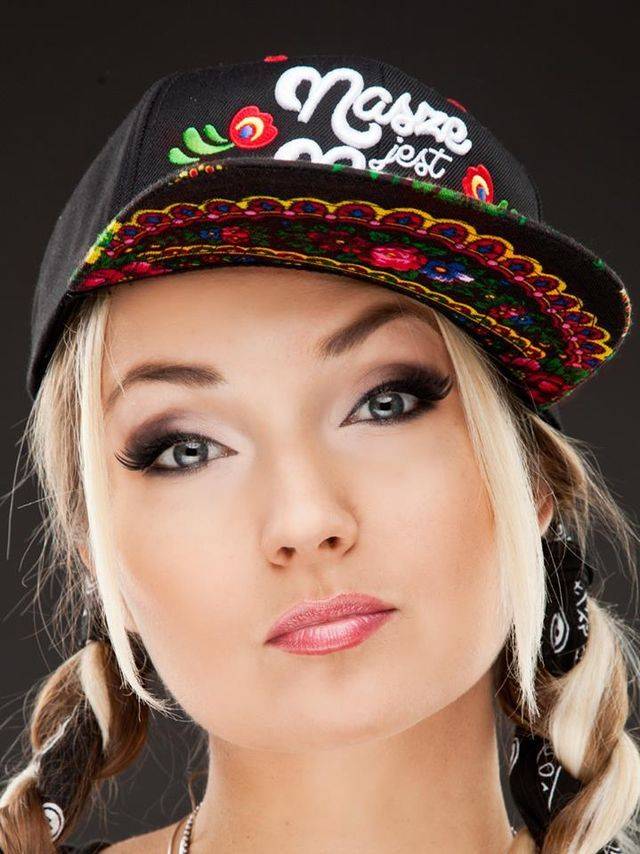 Cleo –  jedna z muz Donatana