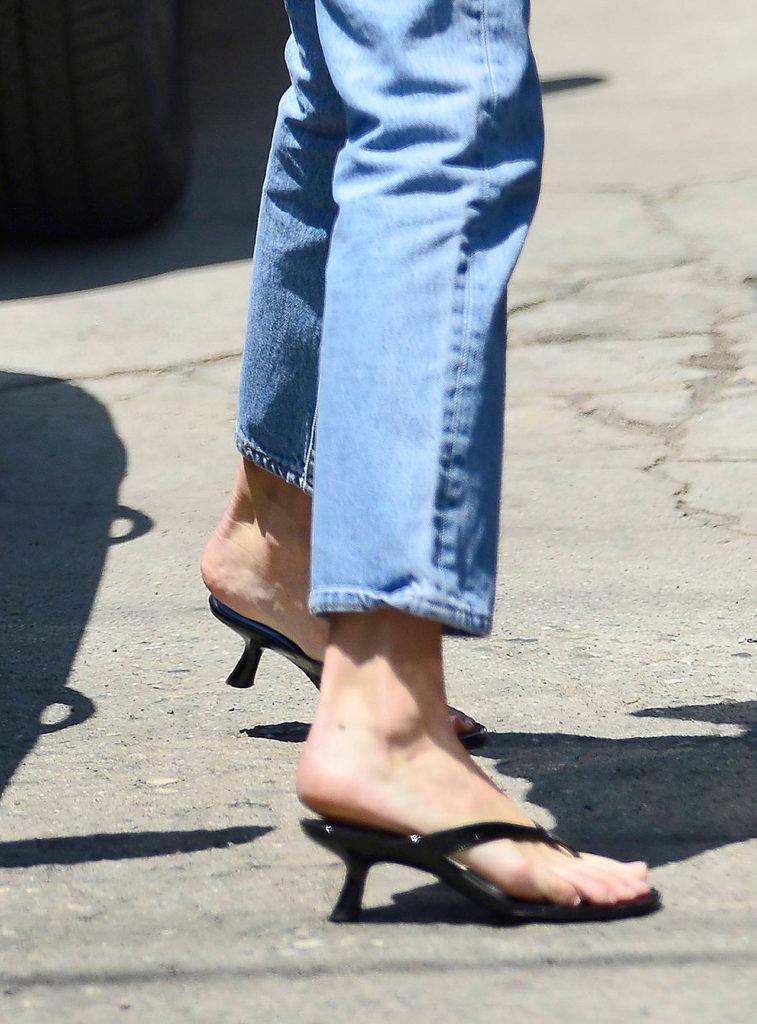 Kendall Jenner w klapkach na szpilce