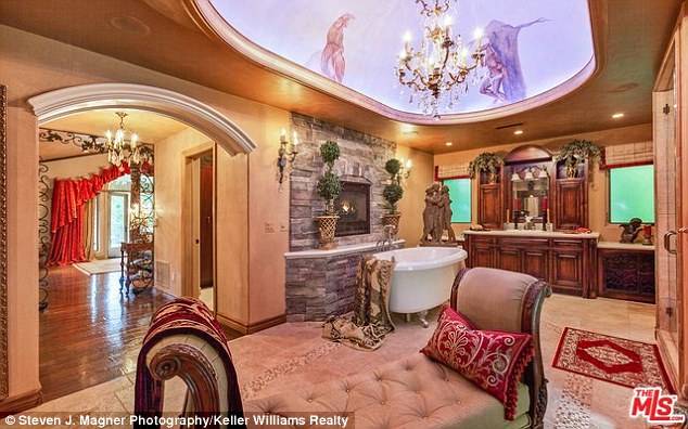 Największy sekret Kardashianów właśnie opuścił mury tego domu