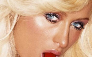 Paris sypia z Brigitte