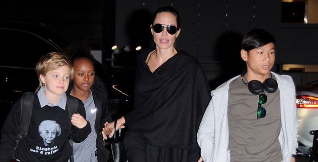 angelina-jolie-shiloh-jolie-pitt-g-R1