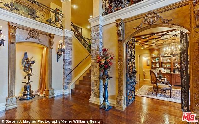 Największy sekret Kardashianów właśnie opuścił mury tego domu