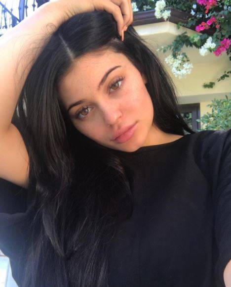 SZOK! Co Kylie Jenner będzie musiała zrobić po urodzeniu dziecka?
