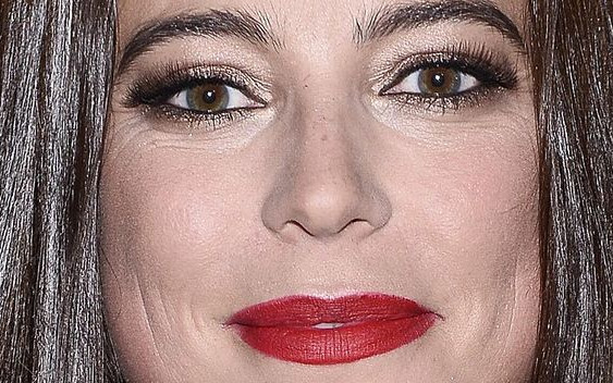 Christian Grey byłby zadowolony z dekoltu Anny Muchy