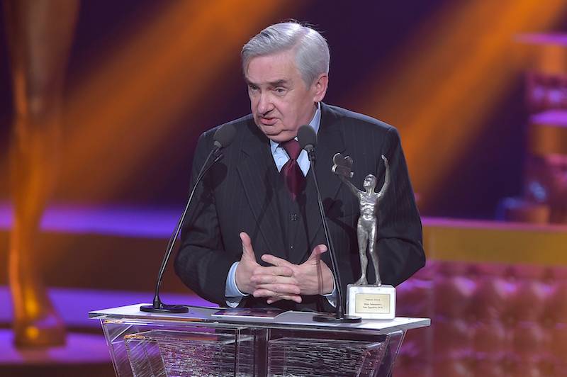 Jak Tadeusz Sznuk zachowuje się poza kamerami? Jego wyznanie może zaskoczyć fanów “Jeden z dziesięciu”