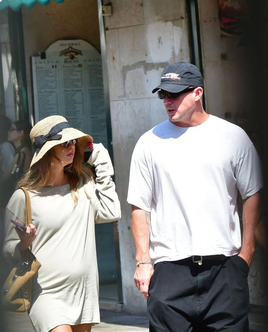 Channing Tatum spodziewa się DZIECKA?! Przyłapano go z nową dziewczyną, u której widać brzuszek… (FOTO)