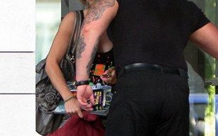 Doda i jej czułości z ochroniarzem (FOTO)