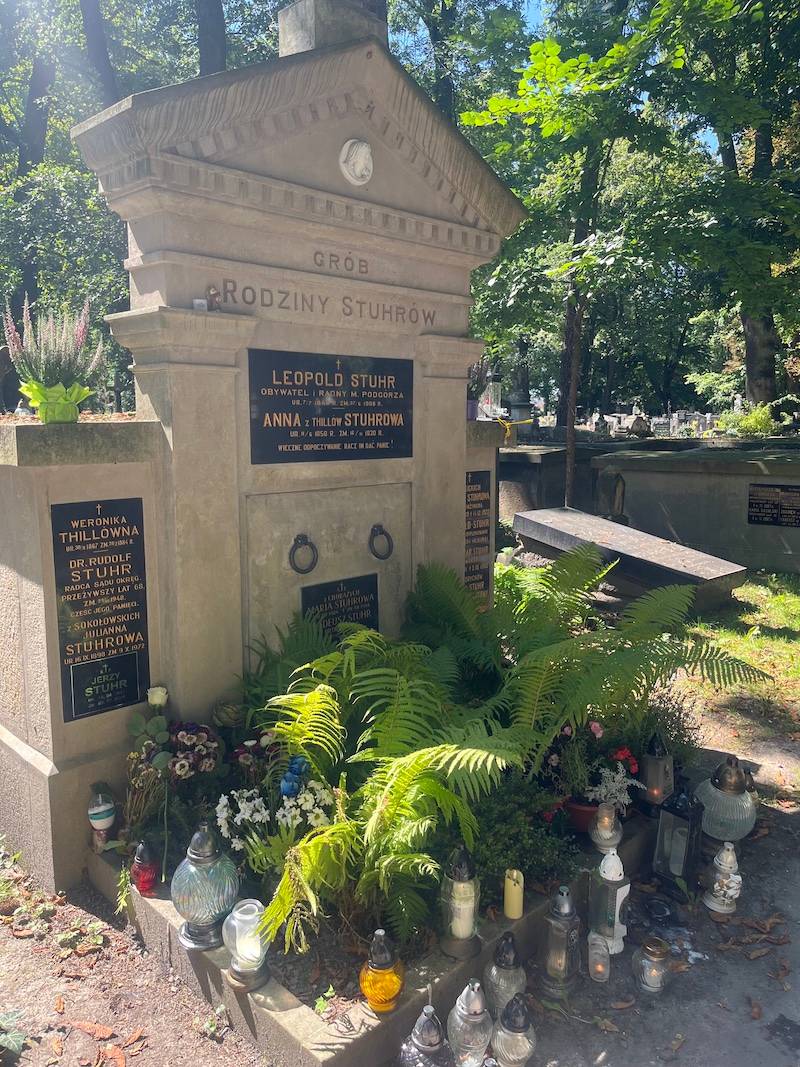 Miesiąc temu pochowano Jerzego Stuhra. Tak dziś wygląda rodzinny grobowiec