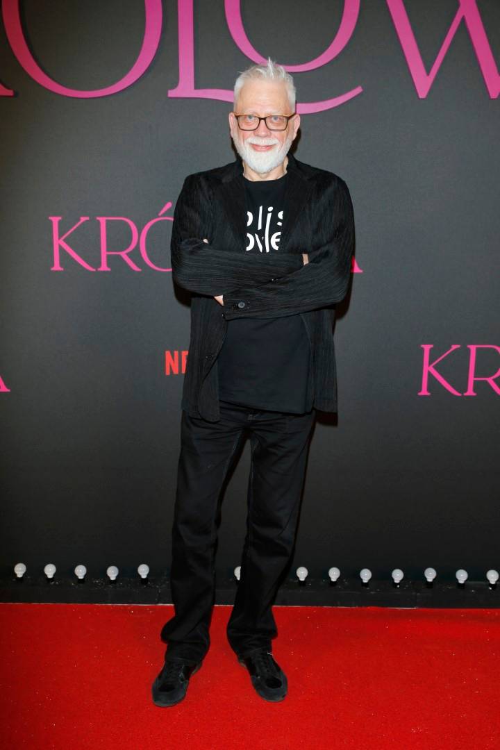 Gwiazdy na premierze serialu Netflixa “Królowa”: Dawno nie widziana Maria Peszek, neonowa Ada Fijał, Paweł Deląg…