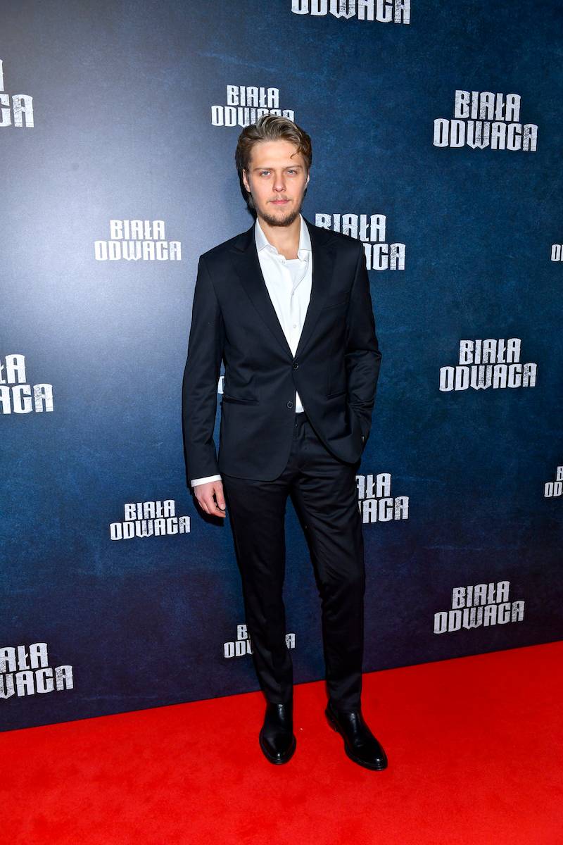 Zlot aktorów na premierze filmu “Biała odwaga”. Marcin Bosak z nową partnerką, Wiktor Zborowski z żoną, Olga Bołądź