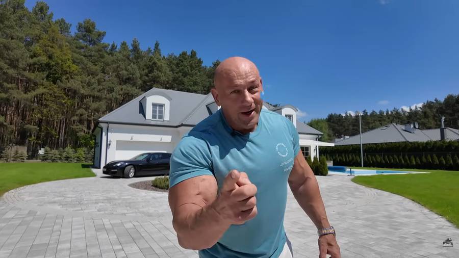Dom Roberta Burneiki, fot. YouTube