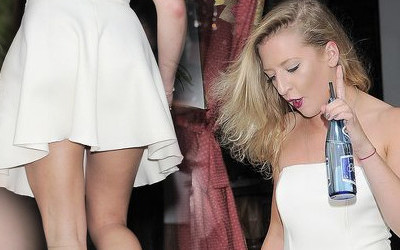 Lara Gessler zaszalała z długością sukienki… (FOTO)