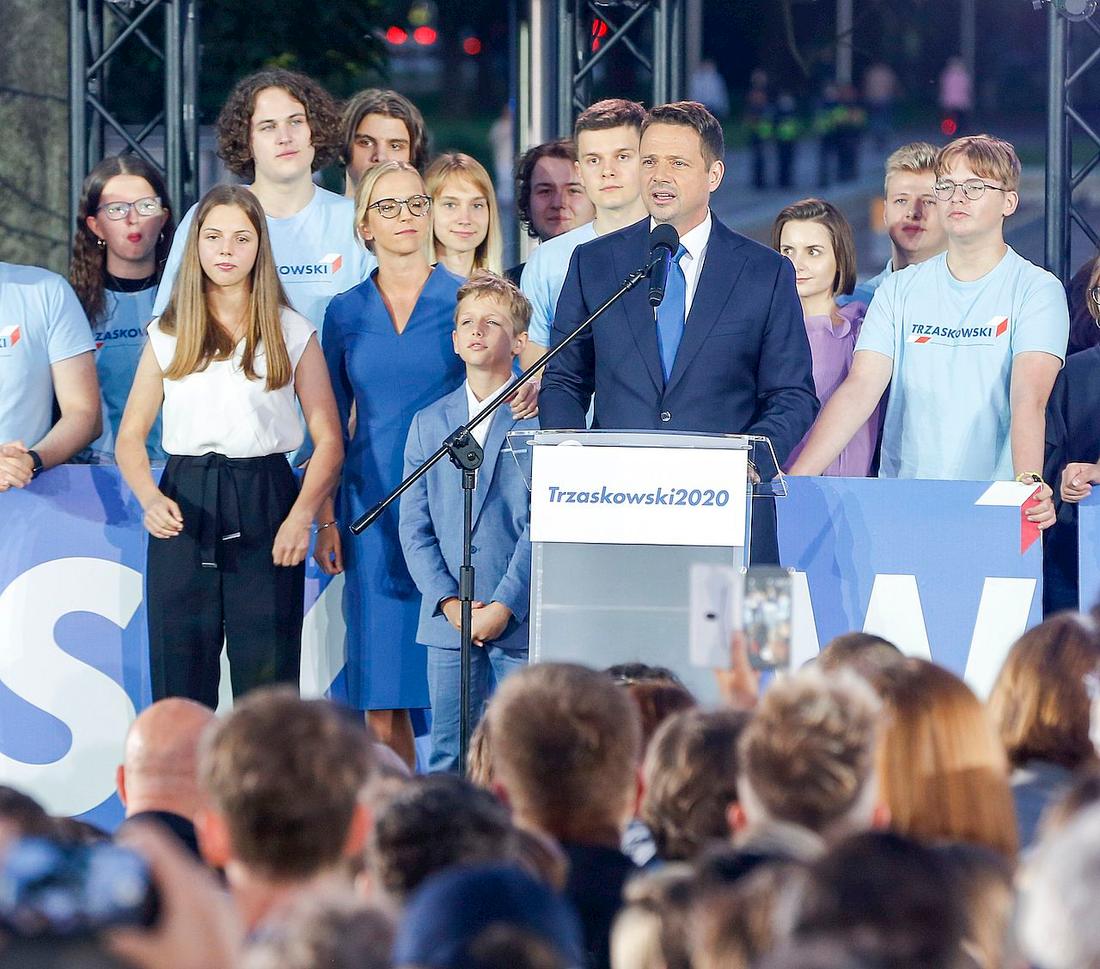 Rafał Trzaskowski z rodziną na wieczorze wyborczym