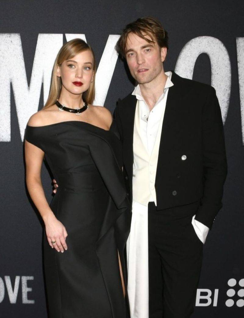 Robert Pattinson po długiej przerwie powrócił na czerwony dywan! U boku zamiast ukochanej, znana aktorka (FOTO)