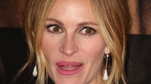 Jeden drobny szczegół zepsuł stylizację Julii Roberts (FOTO)