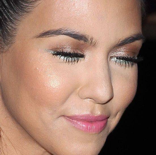 12 zdjęć, które ukazują, jak NAPRAWDĘ Kourtney Kardashian wygląda z bliska