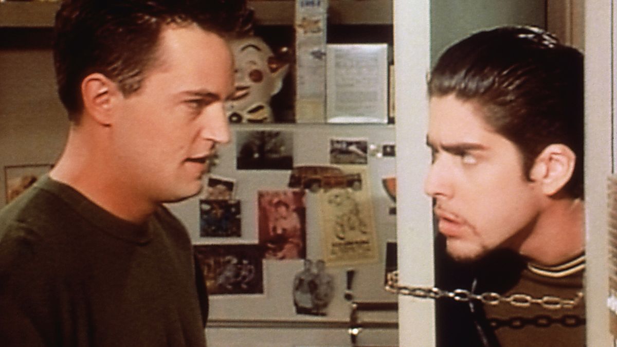 Przyjaciele Friends serial komediowy, USA 1994 scena z: Adam Goldberg, Matthew Perry fot. AKPA