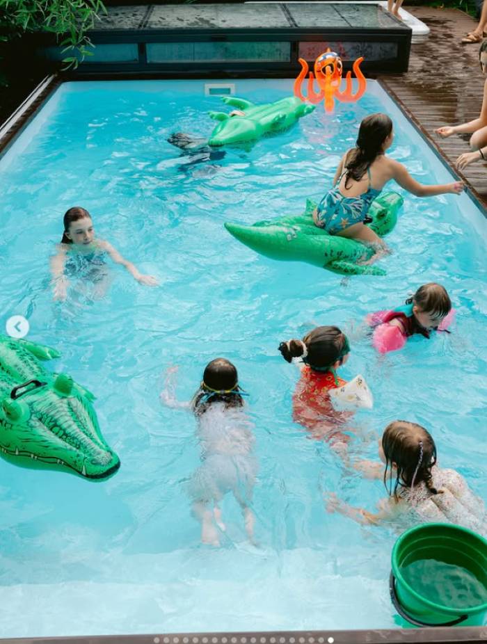 Zborowska i Wrona urządzili bajkowe urodziny córki! Basen, barman i fikuśne kostiumy, a to dopiero początek (FOTO)