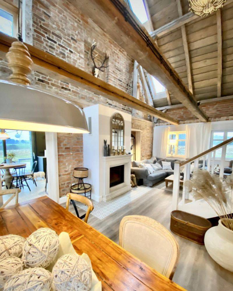 Instagram/dotindotin