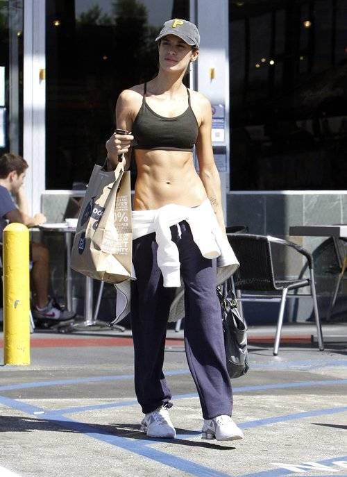 Bielizna w roli głównej – gwiazdy pokazują ciut za dużo