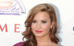 Demi Lovato w masce (FOTO)
