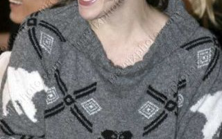 Liv Tyler w dłuugim swetrze (FOTO)