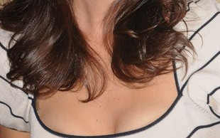 Katie Holmes tłumaczy się z żelków w kształcie penisów