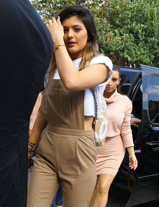 Czy Kylie Jenner zoperowała sobie nos i usta?