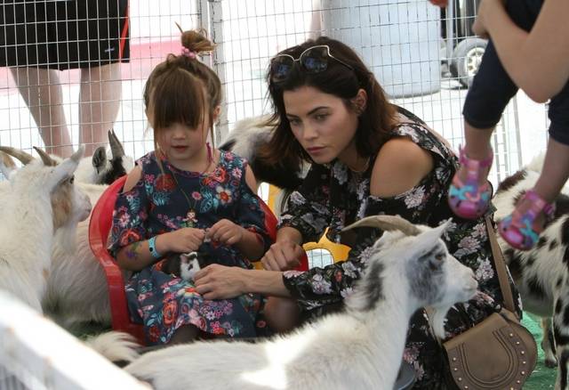 WOW! Córka Jenny i Channinga jest podobna do MAMY. Śliczna dziewczynka!